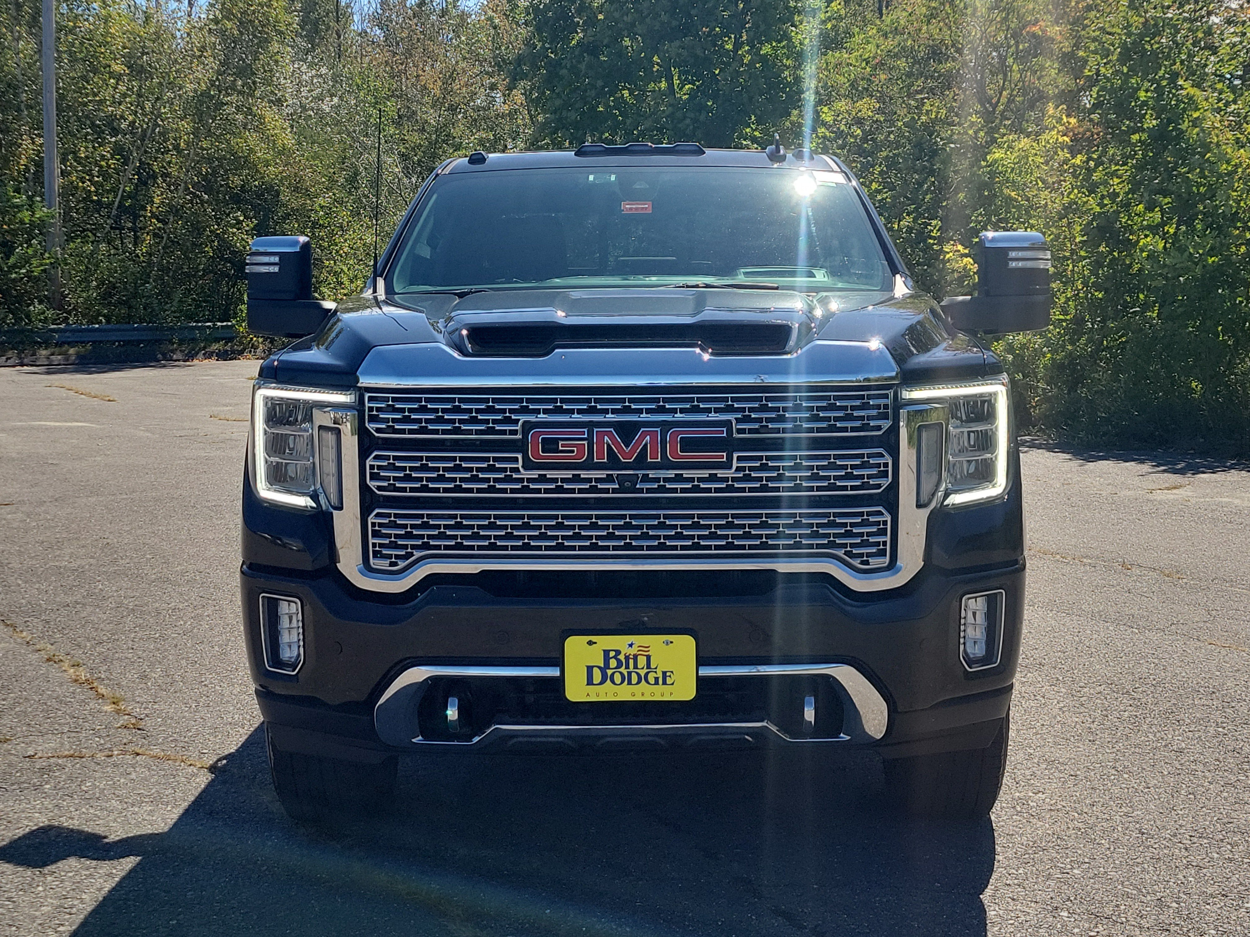 Used 2021 GMC Sierra 3500 Denali w/ Denali Black Diamond Edition AWD/4WD image 2