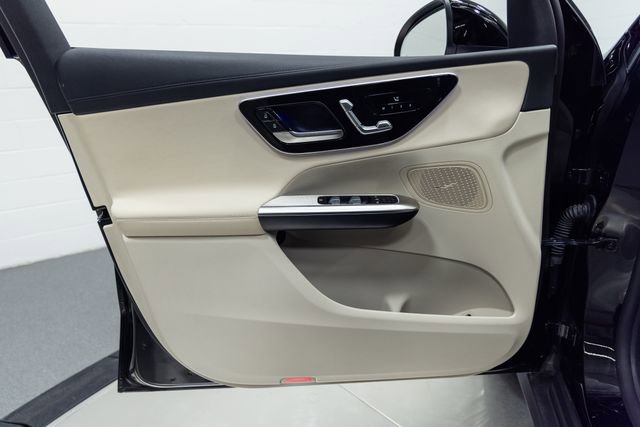 Used 2024 Mercedes-Benz GLC 300 4MATIC image 11