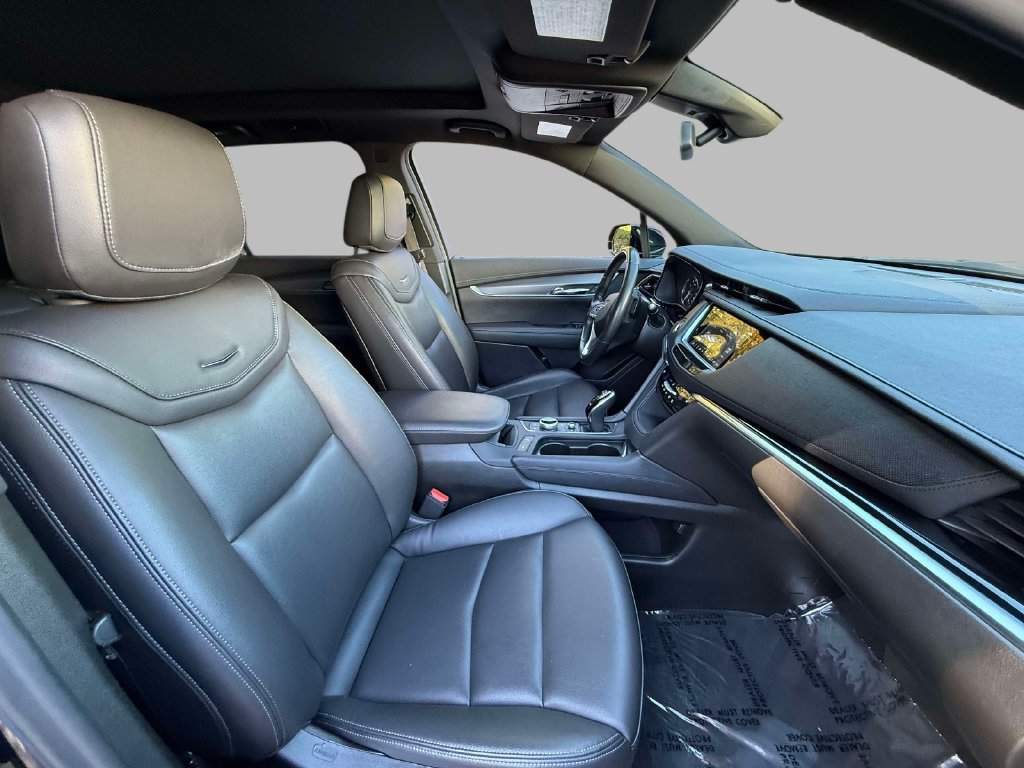 Used 2025 Cadillac XT6 Luxury AWD/4WD image 14
