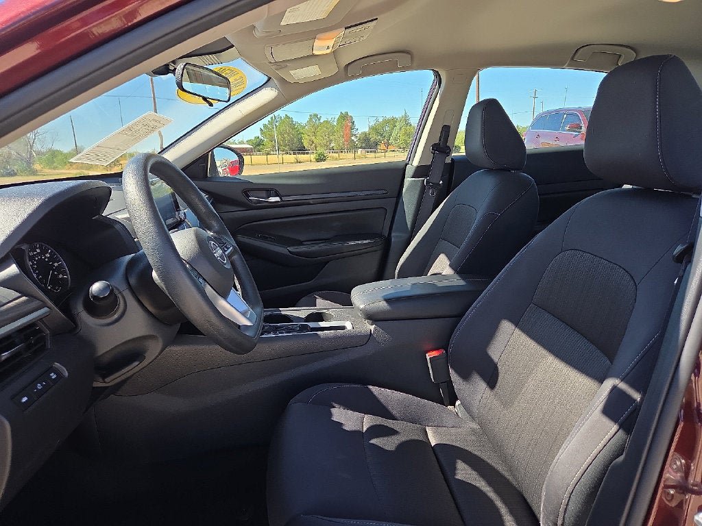 Used 2025 Nissan Altima 2.5 SV FWD image 22