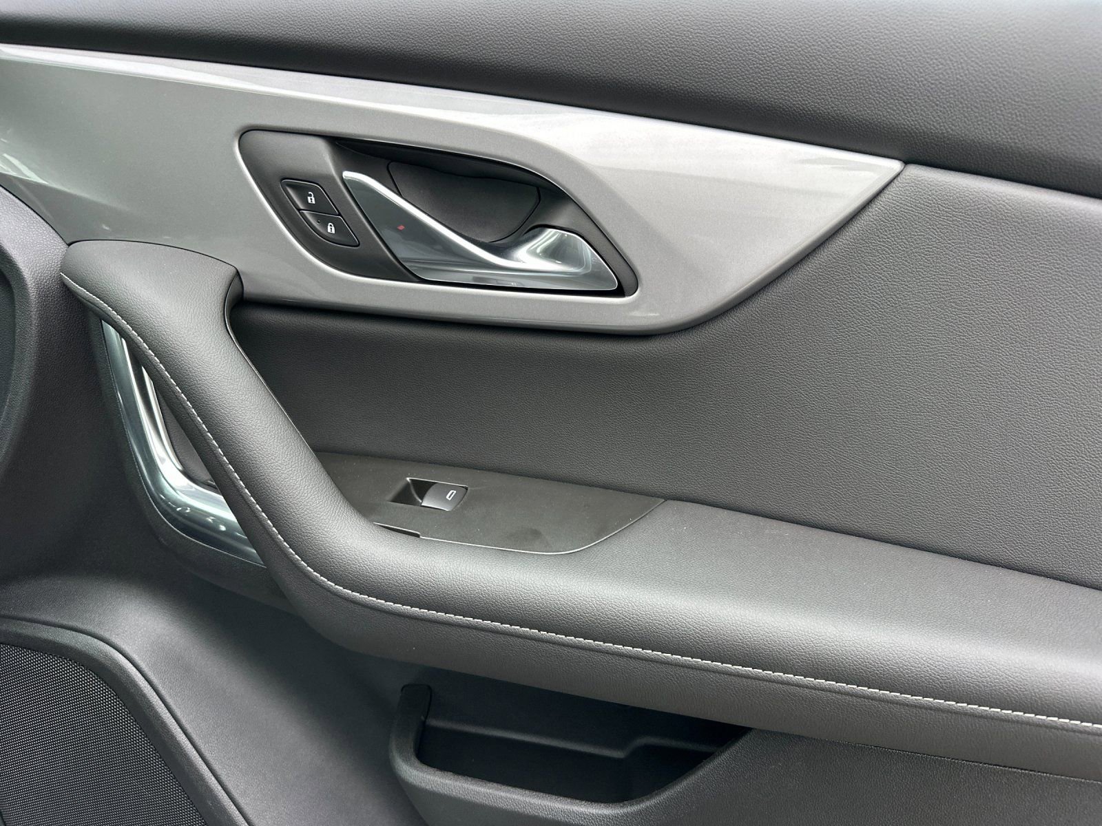 New 2025 Chevrolet Blazer LT w/ Midnight/Sport Edition image 20