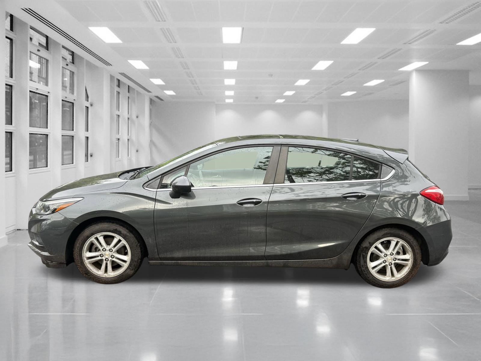 Used 2017 Chevrolet Cruze LT w/ Sun And Sound Package FWD image 6