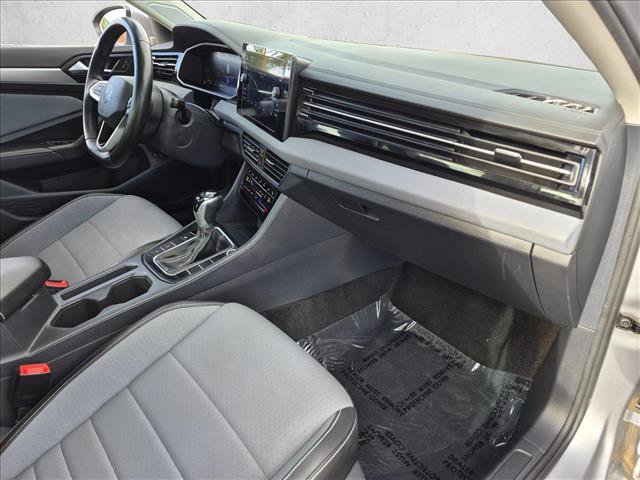 Used 2025 Volkswagen Jetta SE FWD image 26