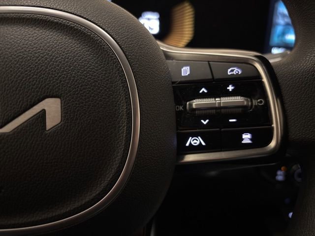 Certified 2025 Kia Sorento LX image 15