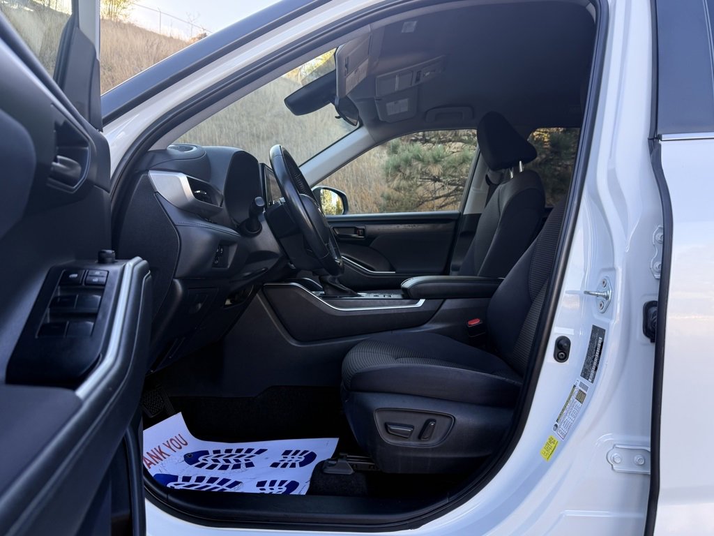 Used 2023 Toyota Highlander LE image 10