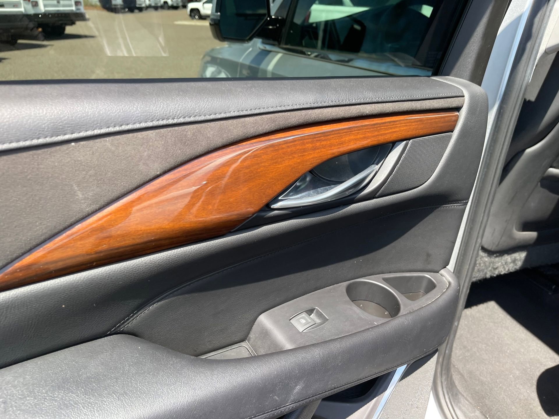 Used 2018 Cadillac Escalade Premium Luxury w/ LPO, Radiant Package image 21