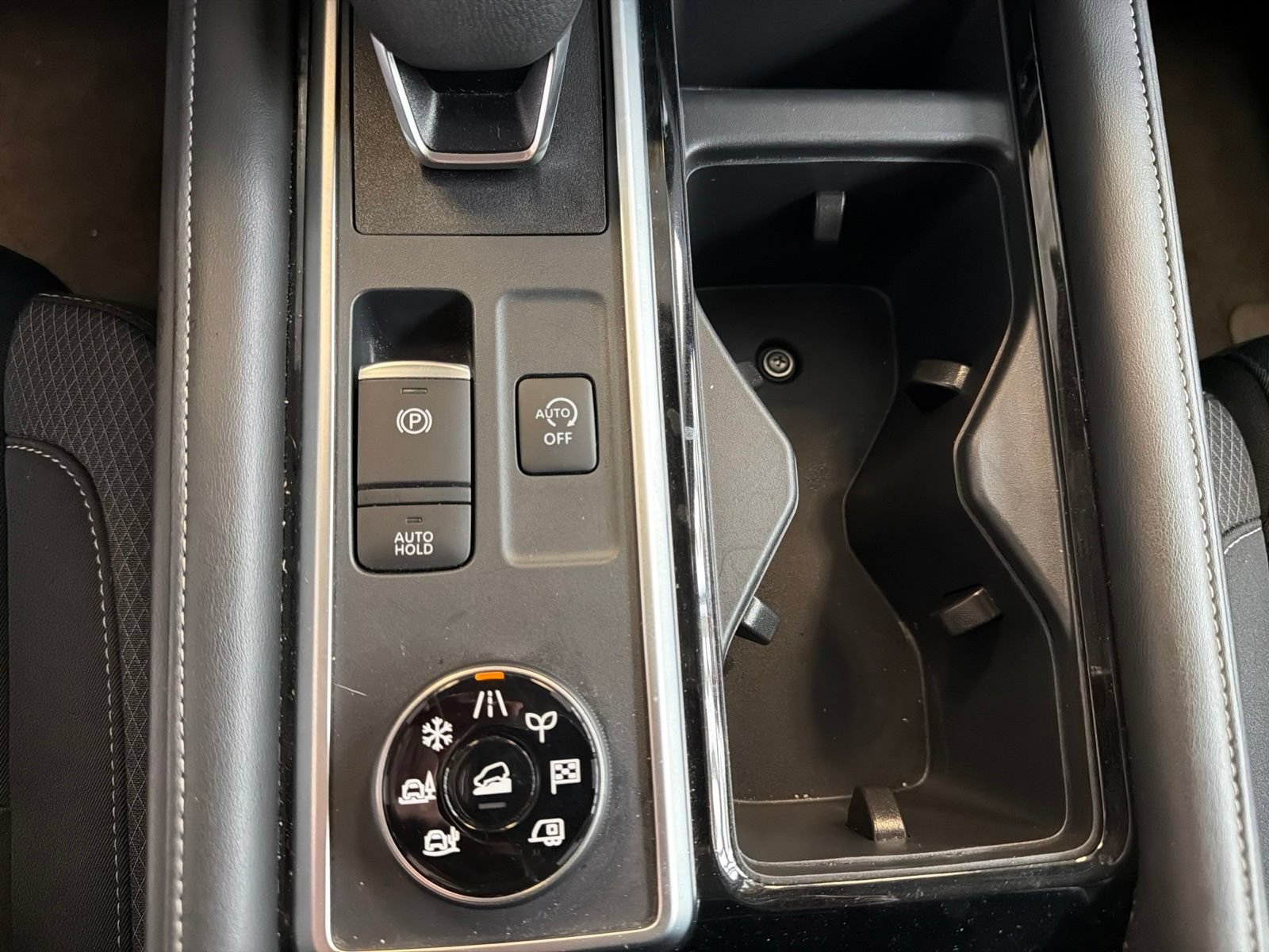 Used 2025 Nissan Pathfinder SV AWD/4WD image 25