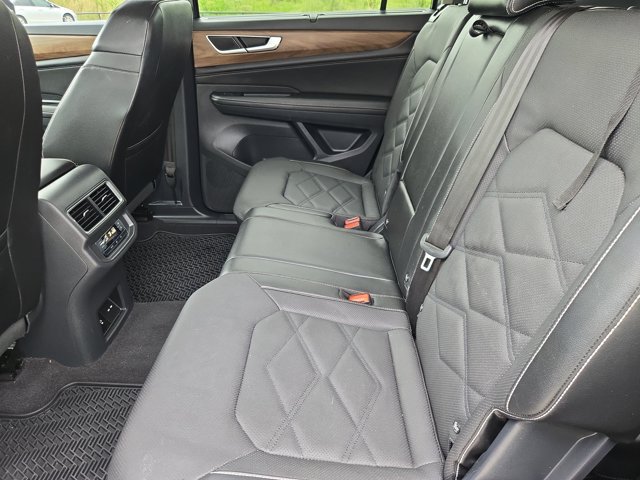 Used 2024 Volkswagen Atlas SE FWD image 16