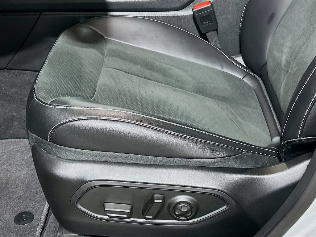 Used 2025 Jeep Grand Cherokee Altitude RWD image 17