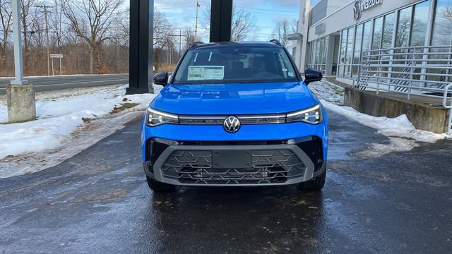 New 2026 Volkswagen Taos SE image 2