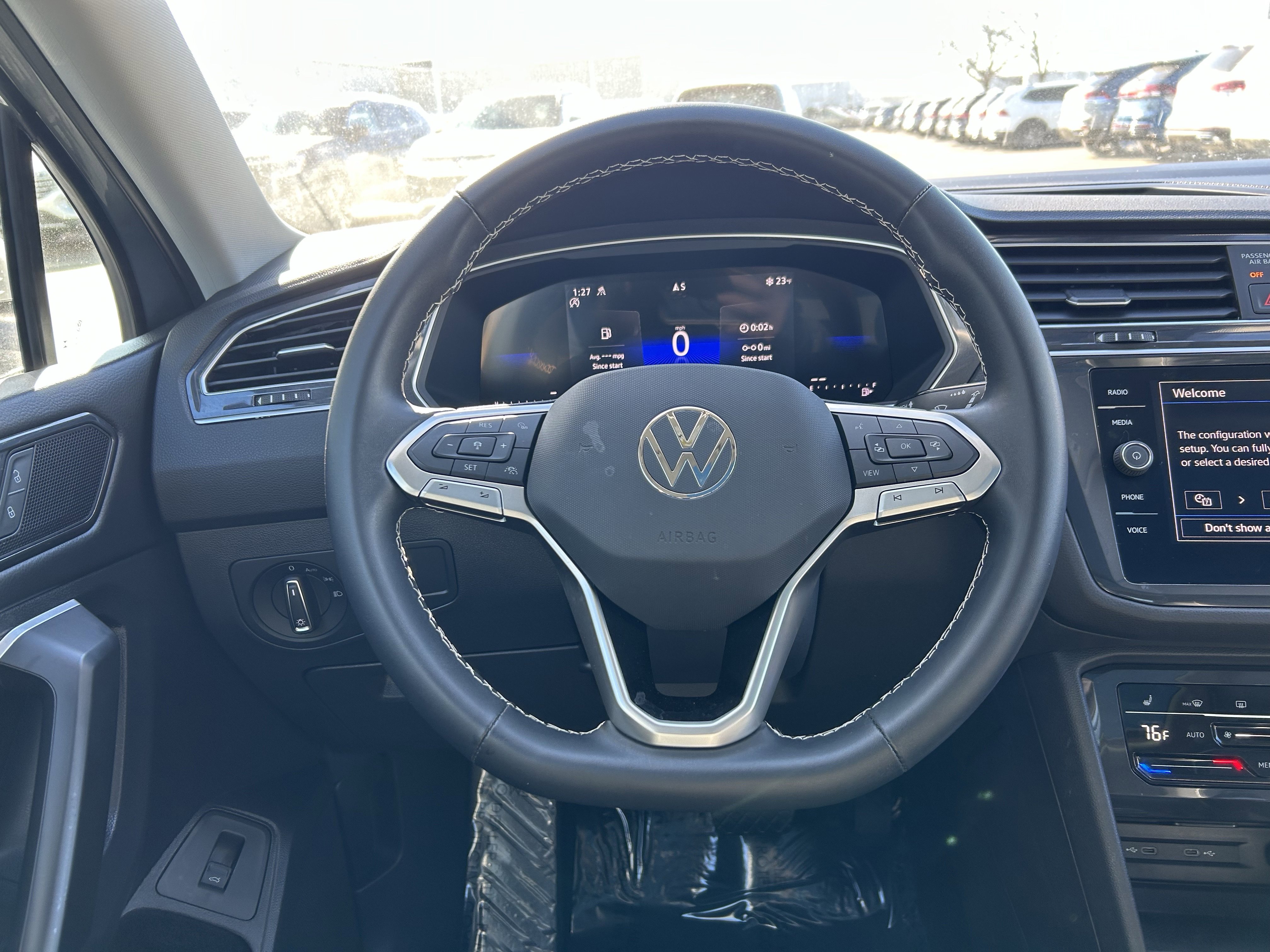 Used 2024 Volkswagen Tiguan SE w/ Panoramic Sunroof Package image 10