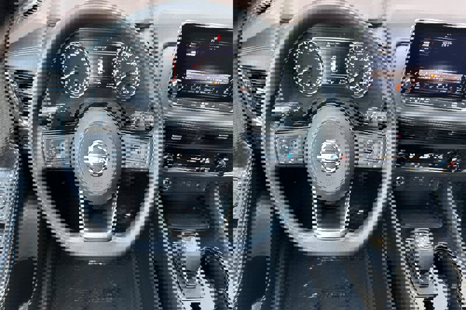 Used 2023 Nissan Rogue SV image 16