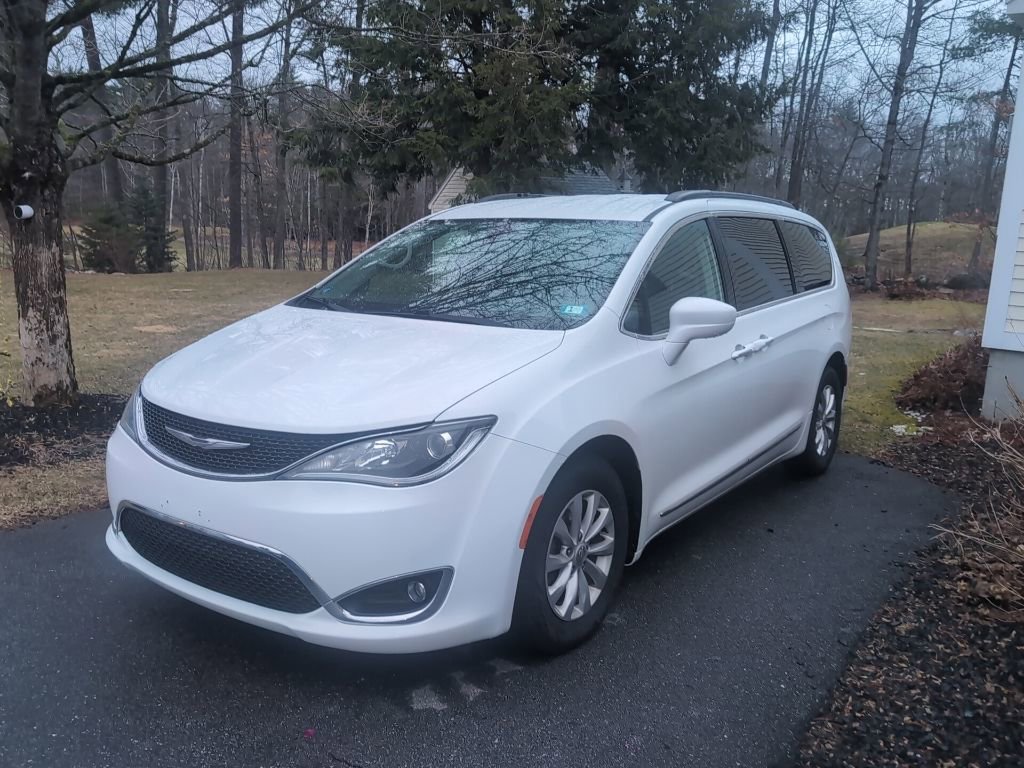 Used 2017 Chrysler Pacifica Touring-L image 3
