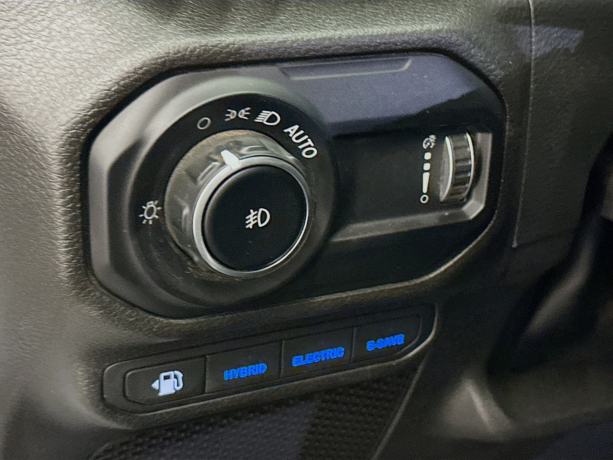 Used 2023 Jeep Wrangler Unlimited w/ Sun & Screen Package AWD/4WD image 17