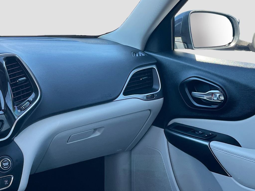 Used 2021 Jeep Cherokee Latitude Plus FWD image 21