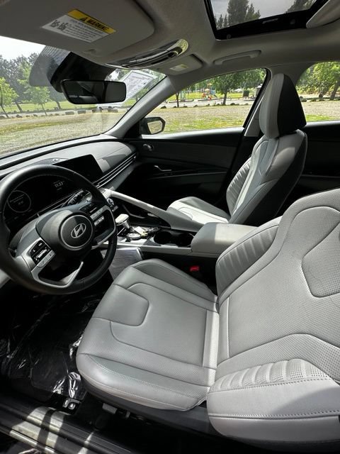 Certified 2025 Hyundai Elantra Limited FWD image 14