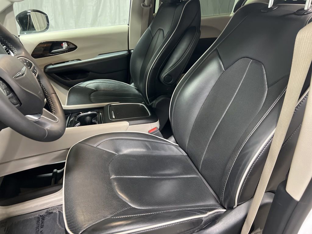Used 2024 Chrysler Pacifica Limited image 21