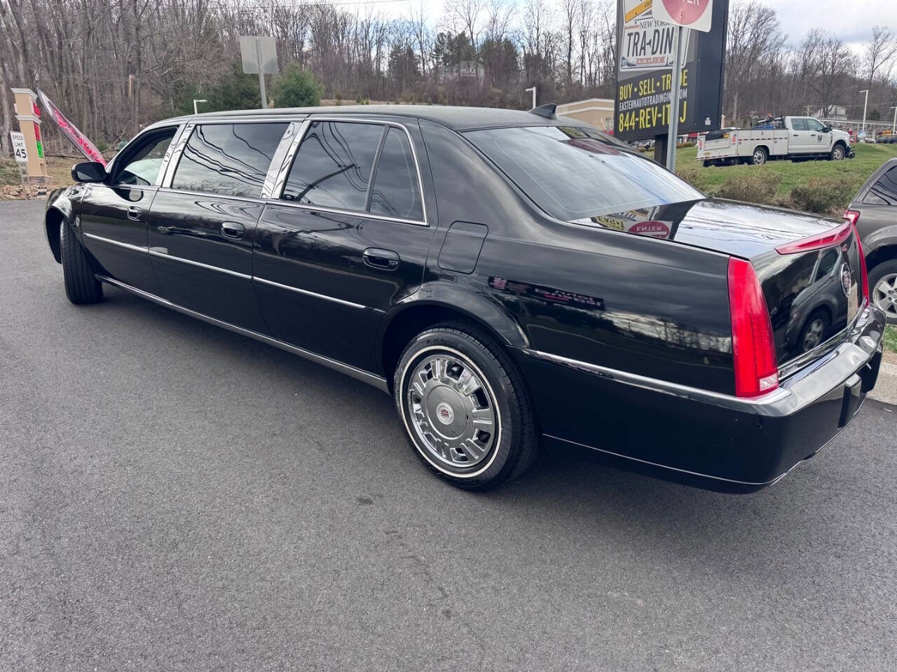 Used 2011 Cadillac DTS Limousine image 2