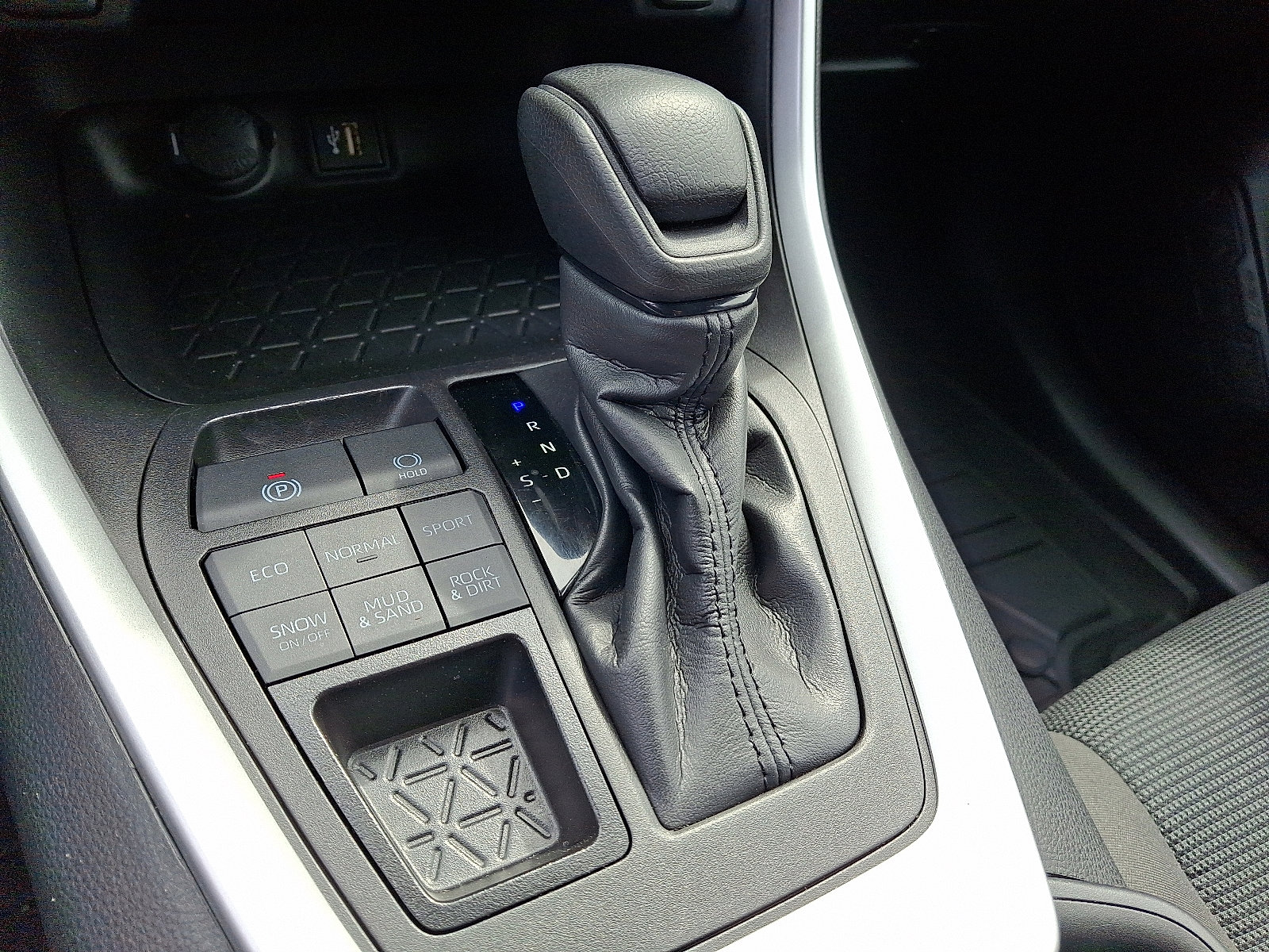 Used 2023 Toyota RAV4 LE image 22