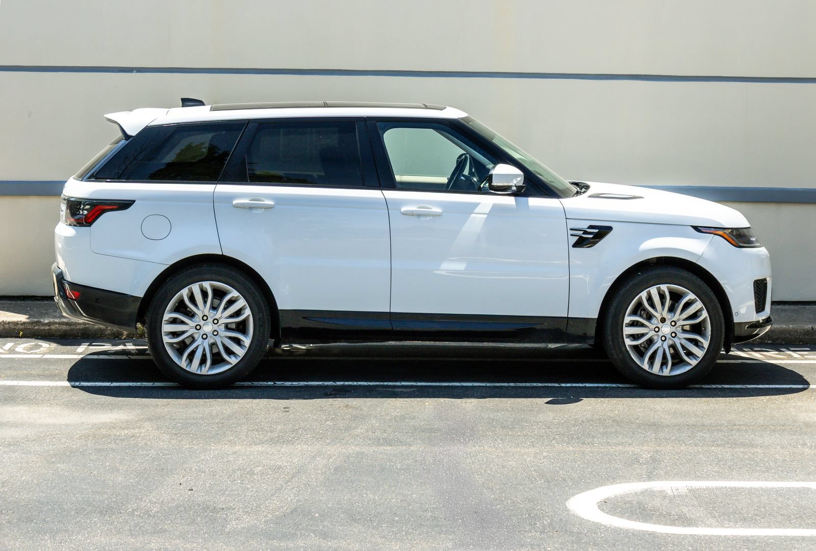Used 2019 Land Rover Range Rover Sport HSE AWD/4WD image 9
