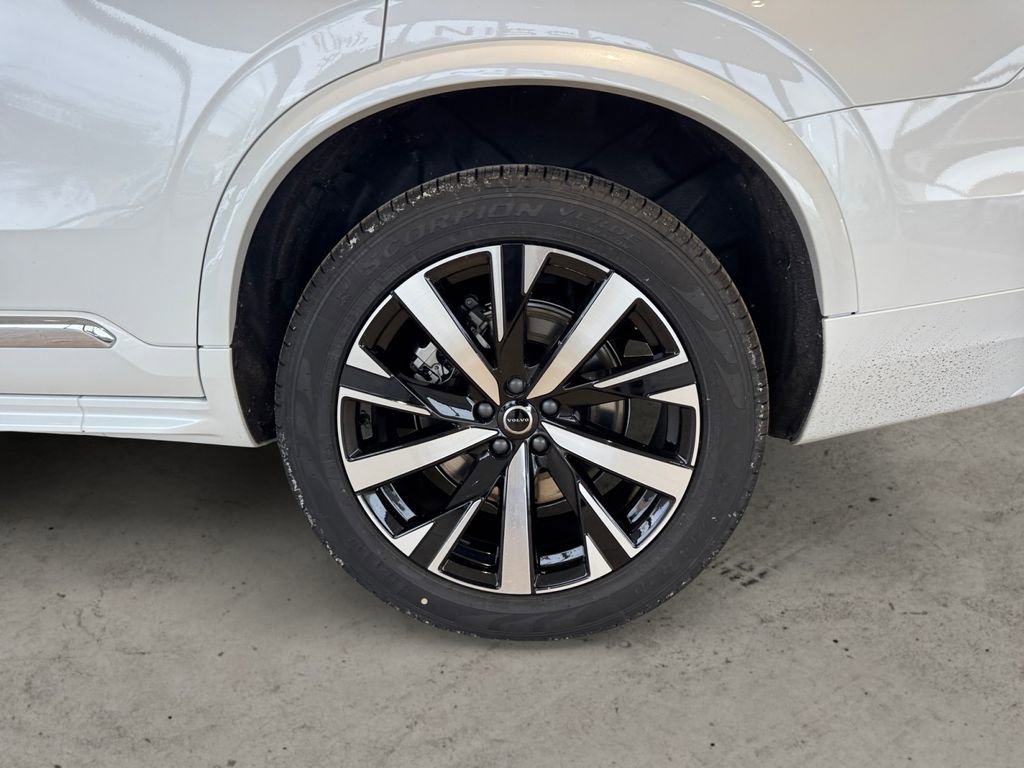 New 2026 Volvo XC90 B5 Core w/ Protection Package Premier image 7