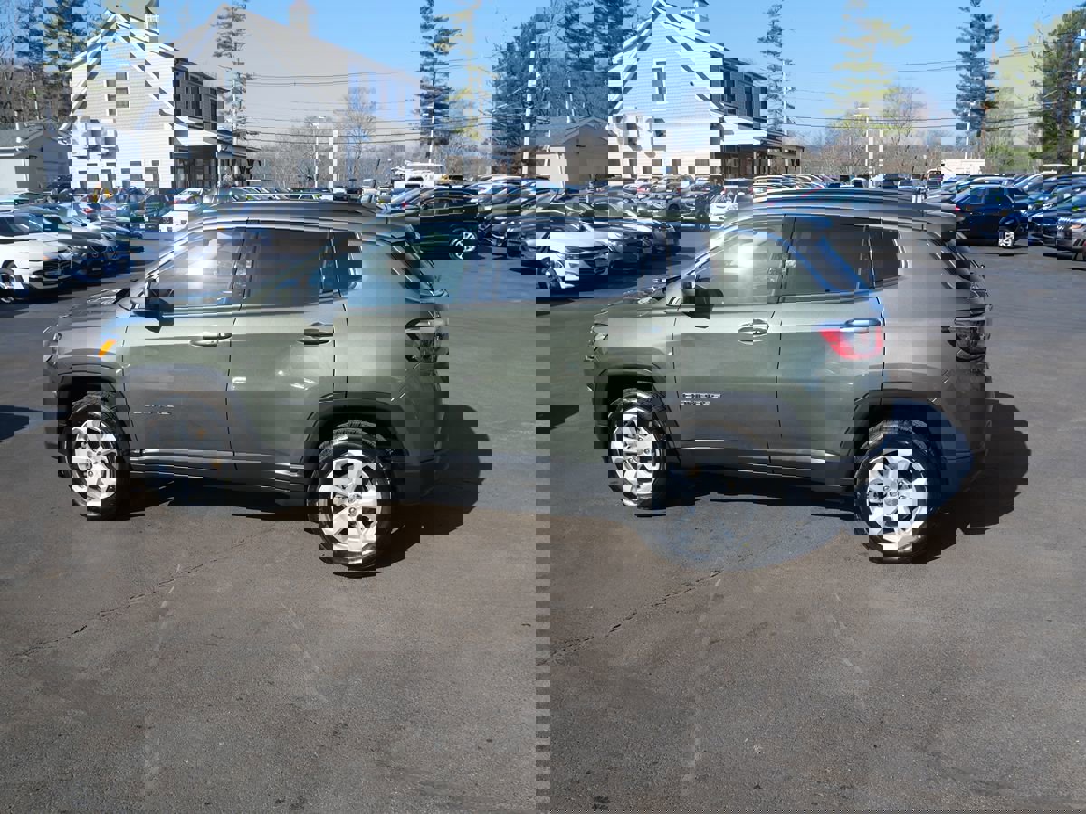 Used 2018 Jeep Compass Latitude w/ Cold Weather Group image 8