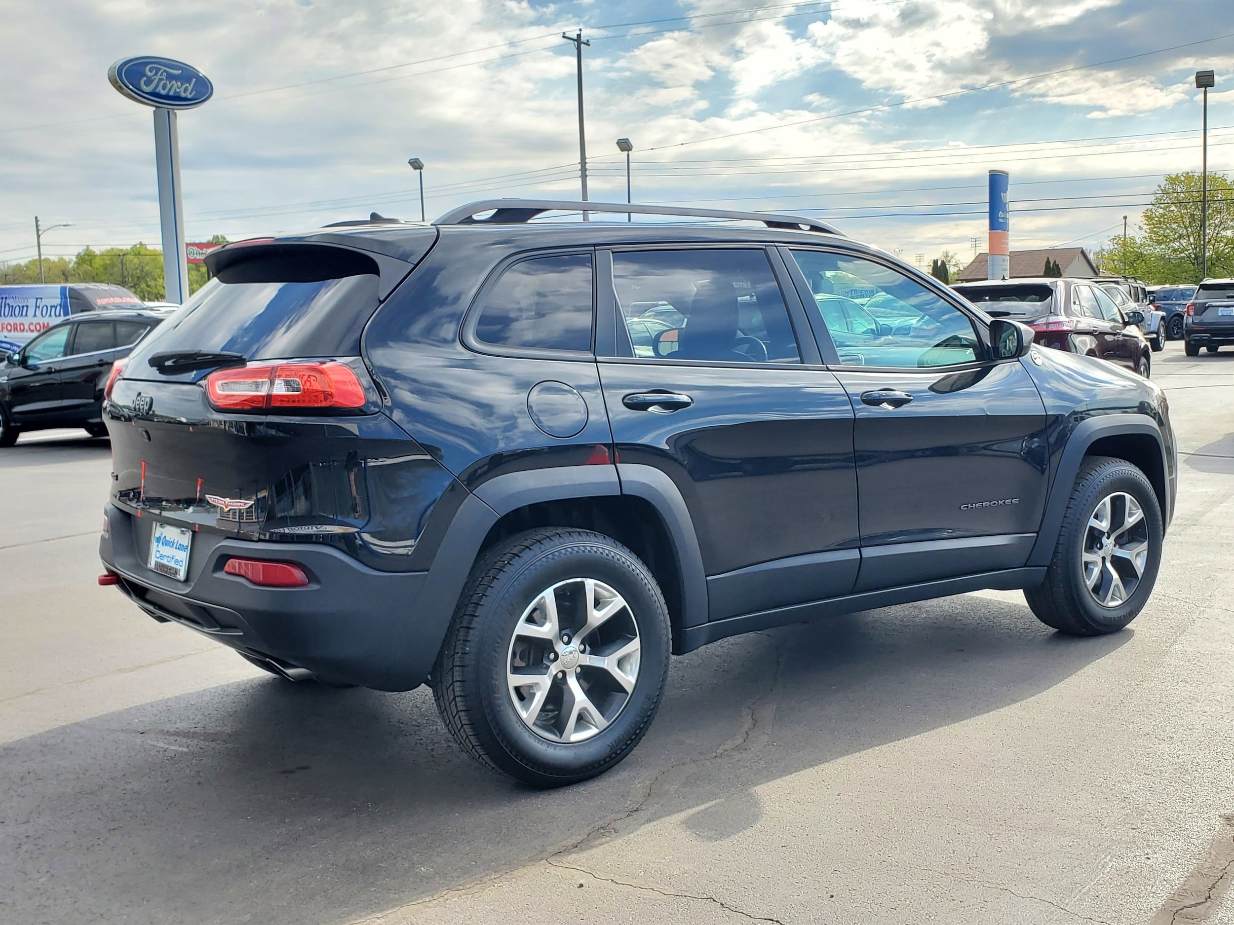 Used 2014 Jeep Cherokee Trailhawk AWD/4WD image 4