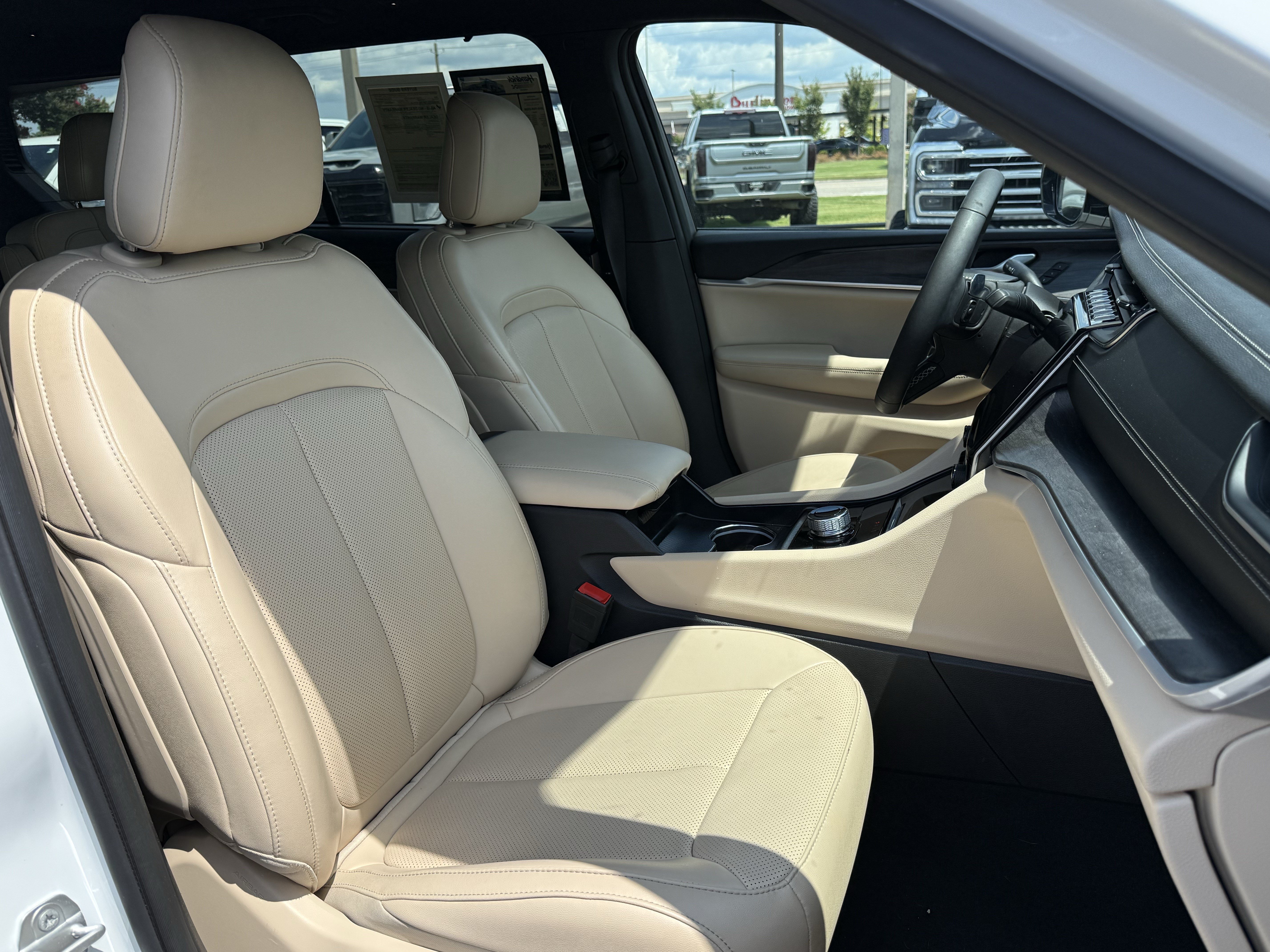 Used 2024 Jeep Grand Cherokee L Limited w/ Luxury Tech Group II RWD image 37