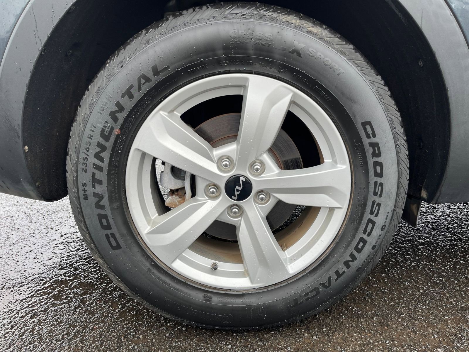 Used 2023 Kia Sorento LX image 31