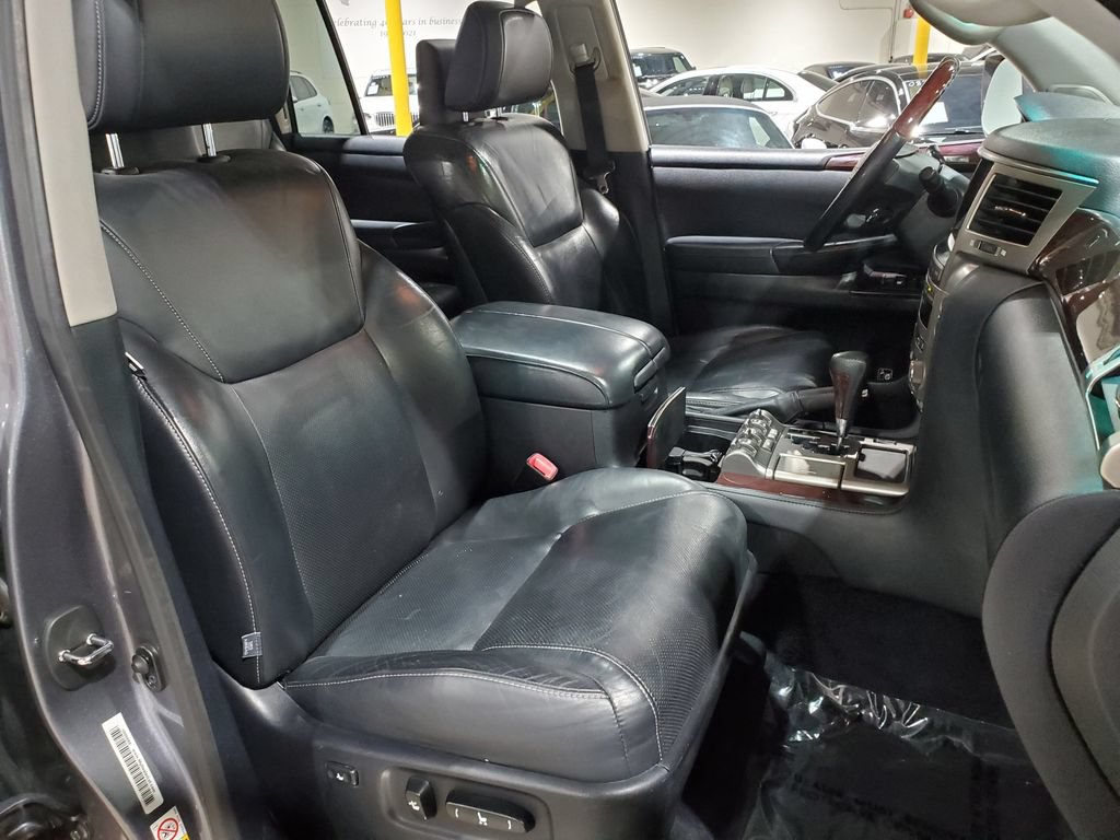 Used 2013 Lexus LX 570 4WD w/ Luxury Pkg image 14