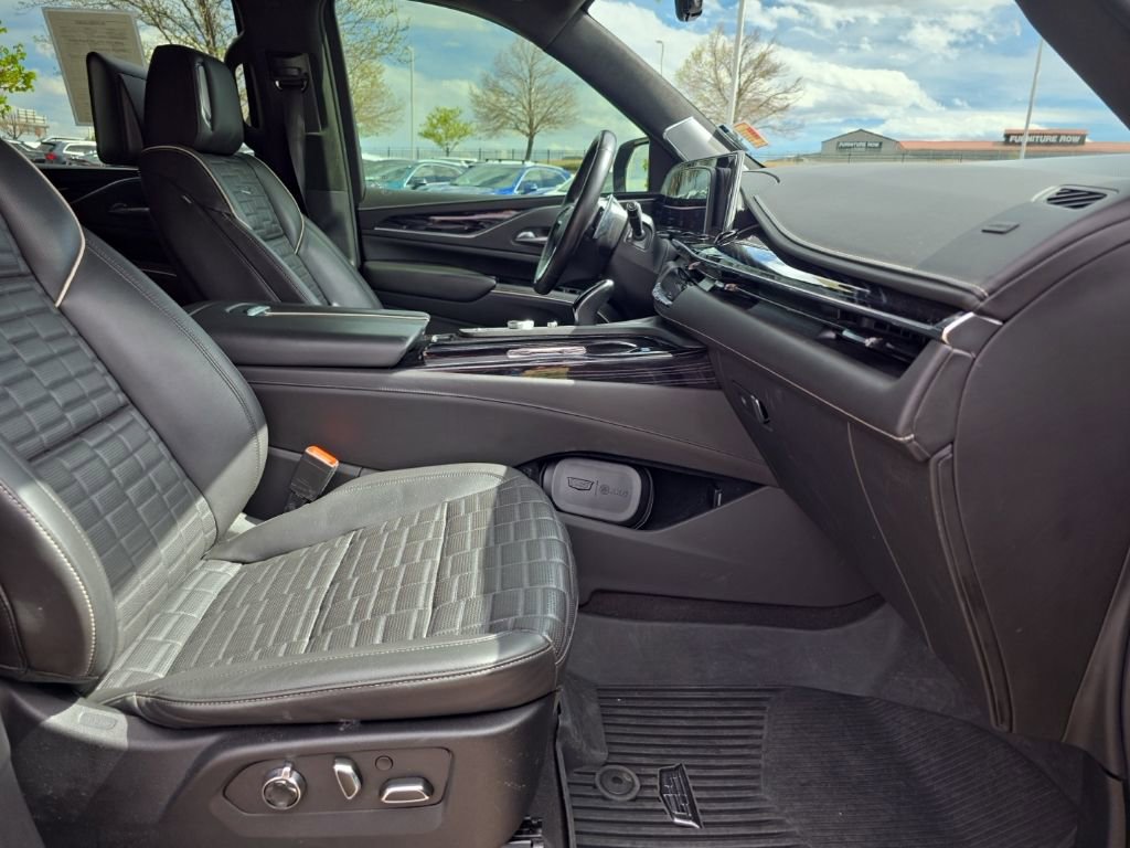 Used 2023 Cadillac Escalade ESV V image 25