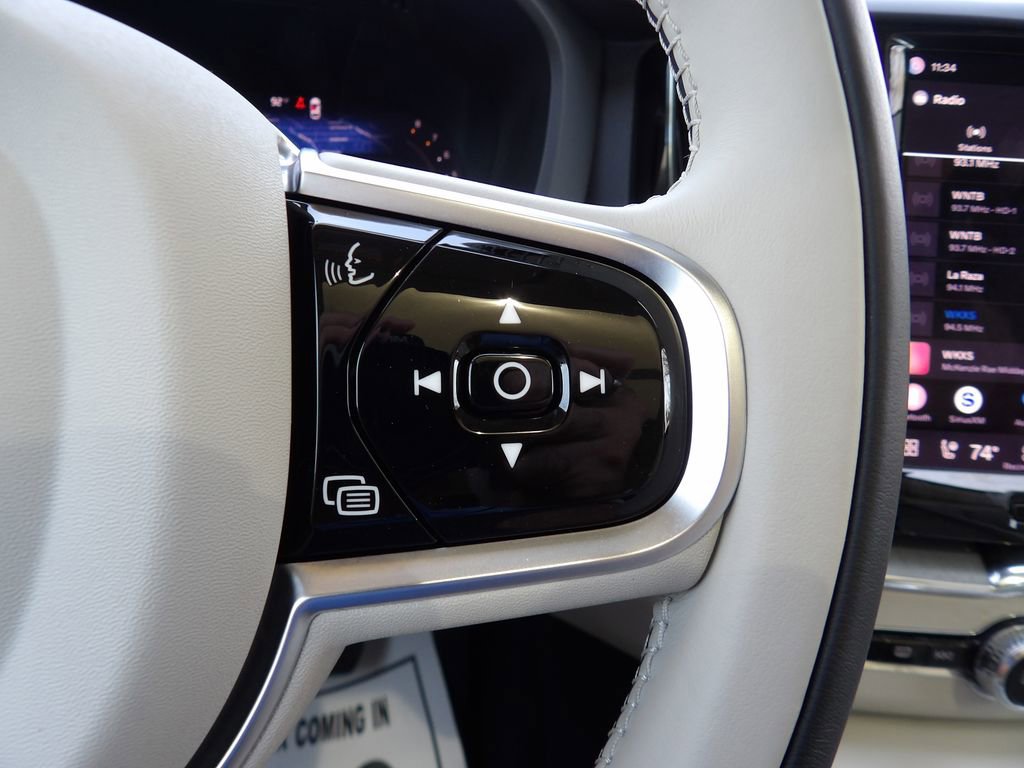 Certified 2025 Volvo XC60 B5 Plus w/ Protection Package Premier image 19