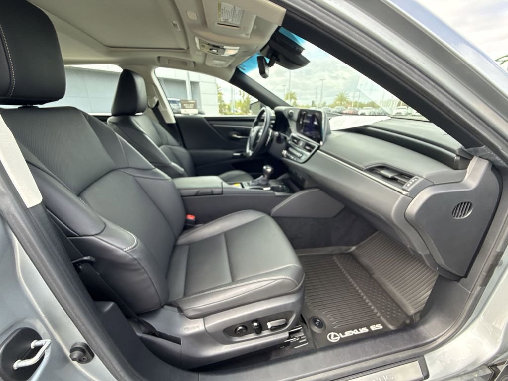 Used 2025 Lexus ES 350 w/ Premium Package image 15