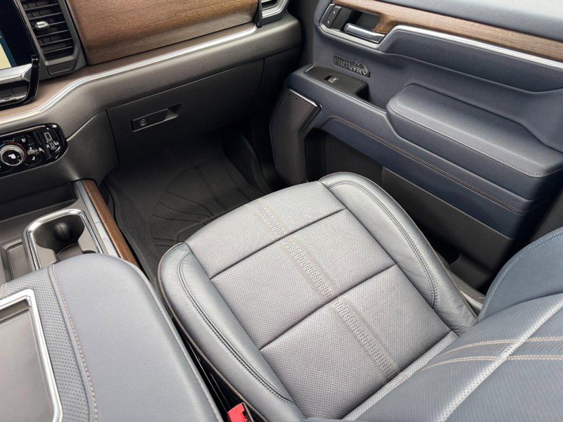 Used 2022 Chevrolet Silverado 1500 High Country w/ High Country Premium Package image 15