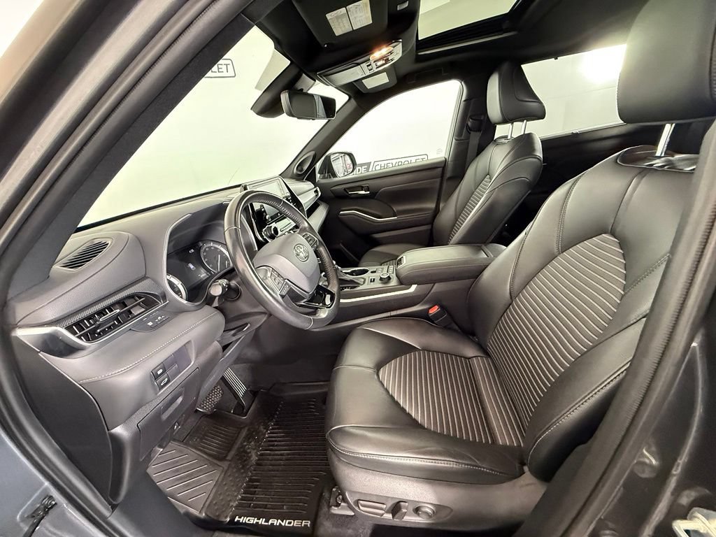 Used 2021 Toyota Highlander XSE AWD/4WD image 15