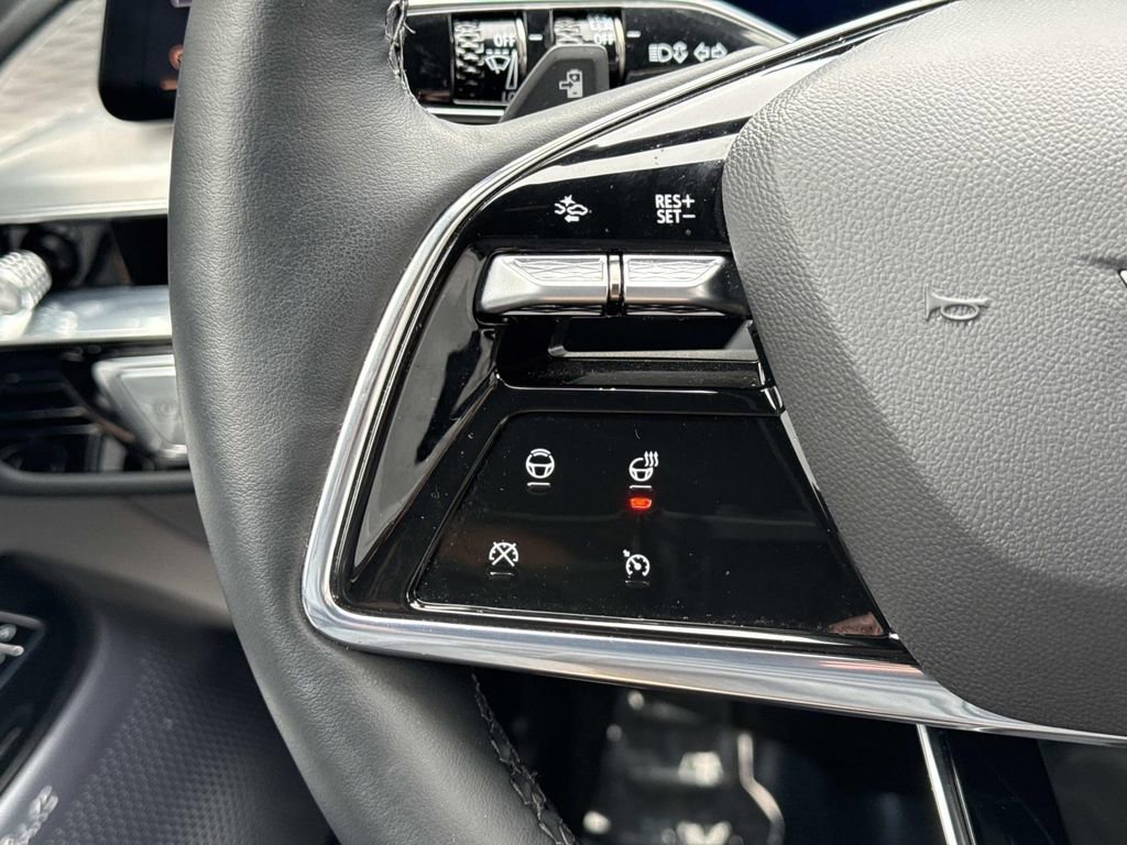 Certified 2024 Cadillac Lyriq Luxury image 26