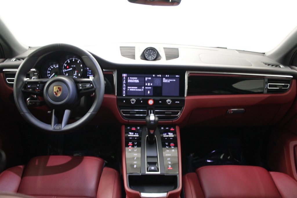 Certified 2025 Porsche Macan image 31