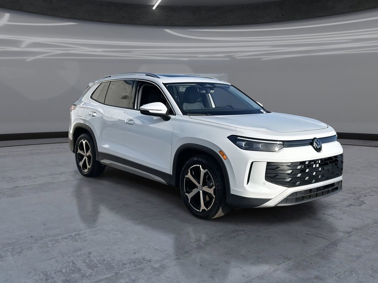 New 2026 Volkswagen Tiguan SE FWD image 2