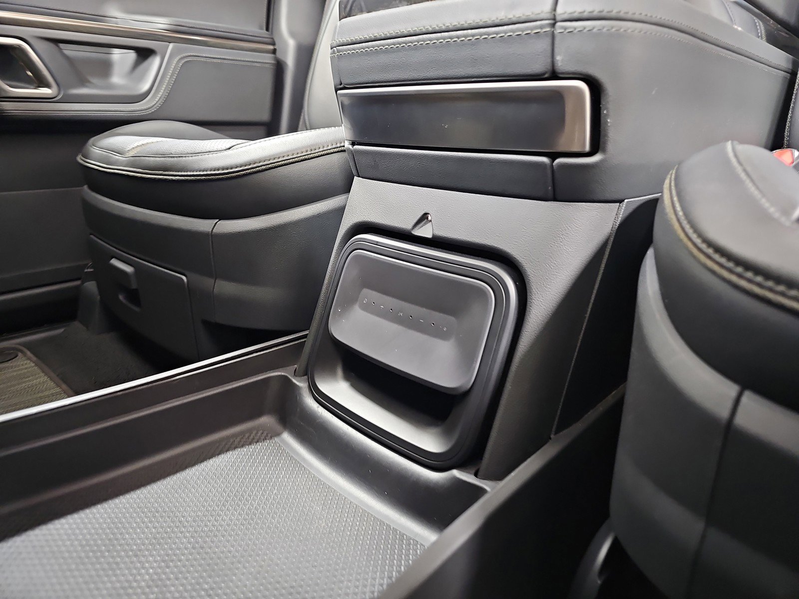 Used 2022 Rivian R1T Adventure image 31