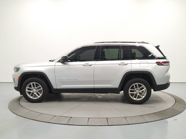 Used 2024 Jeep Grand Cherokee Laredo X w/ Luxury Tech Group I AWD/4WD image 4