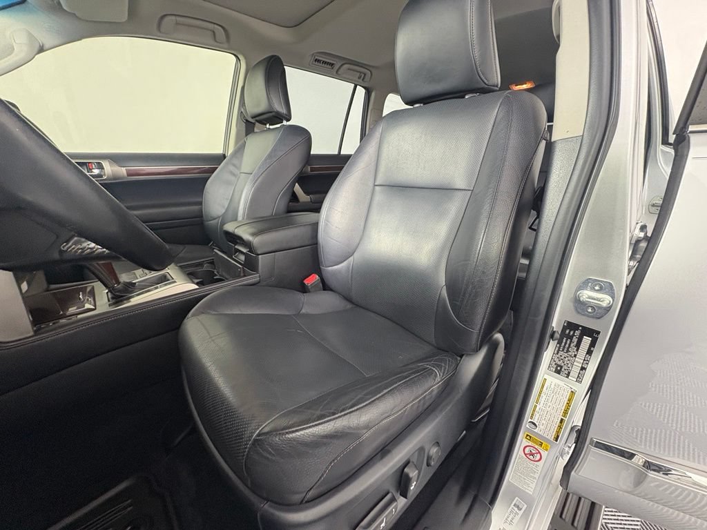 Used 2018 Lexus GX 460 Premium w/ Premium Package AWD/4WD image 17