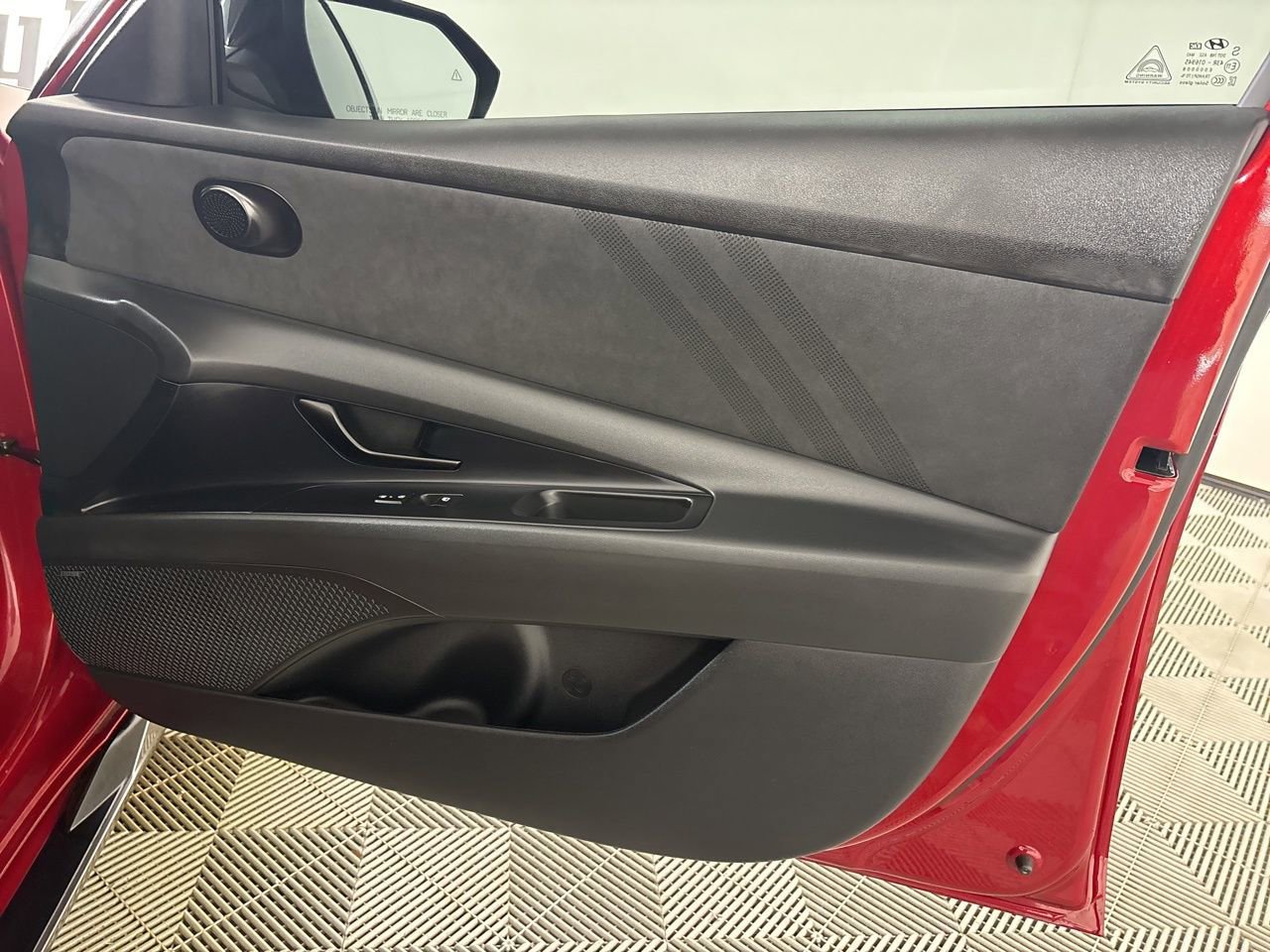 Used 2025 Hyundai Elantra N image 31