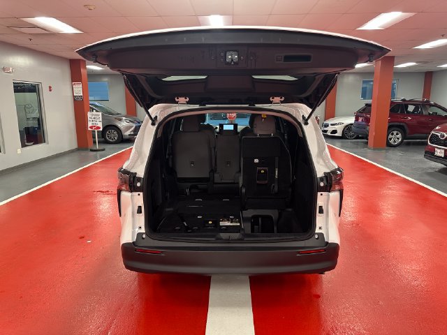 Certified 2025 Toyota Sienna LE FWD image 25