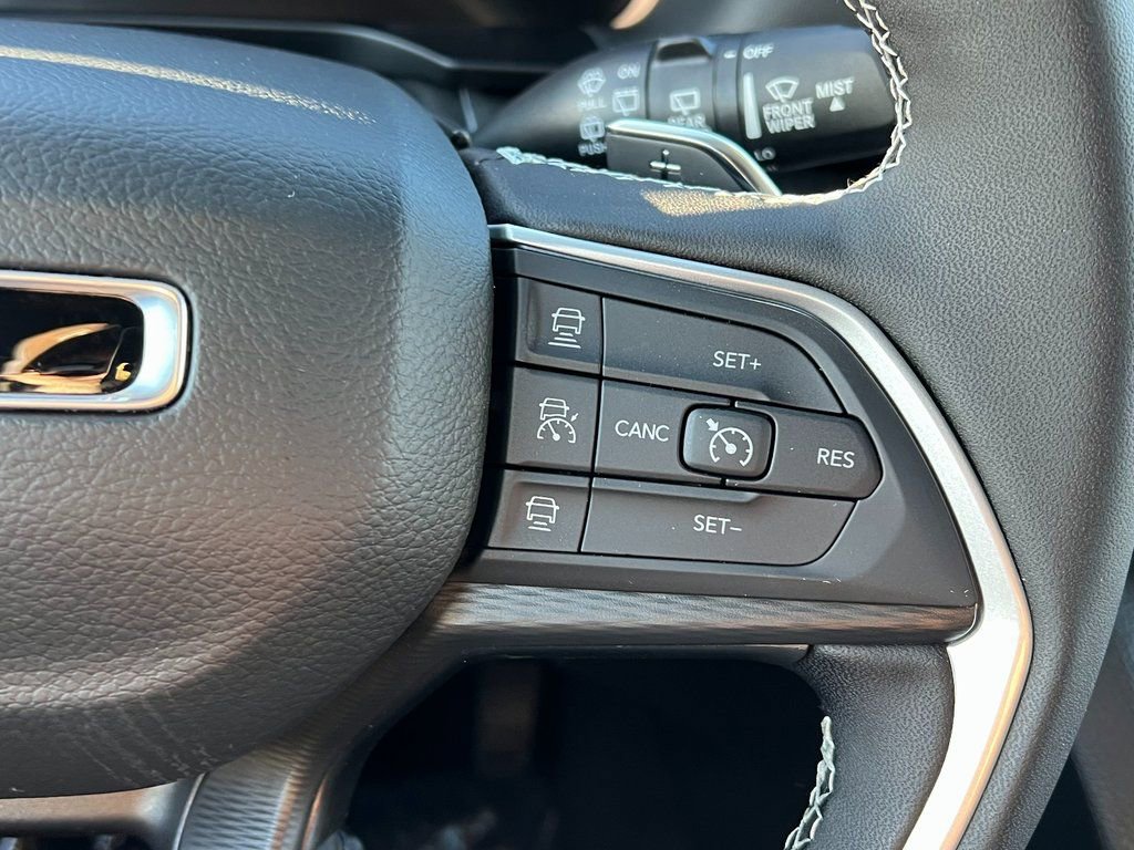 New 2025 Jeep Grand Cherokee L Altitude image 23