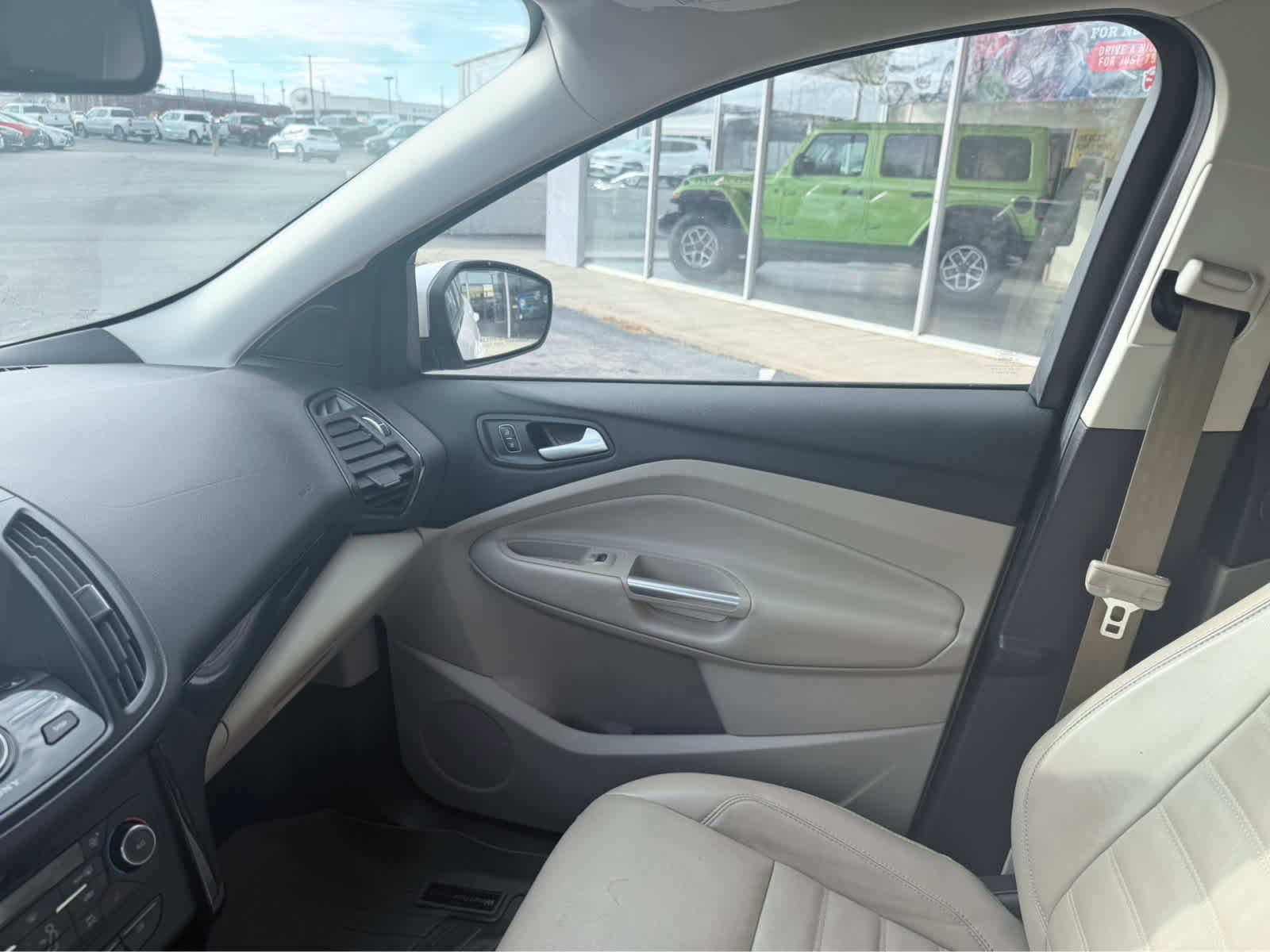 Used 2017 Ford Escape Titanium image 31