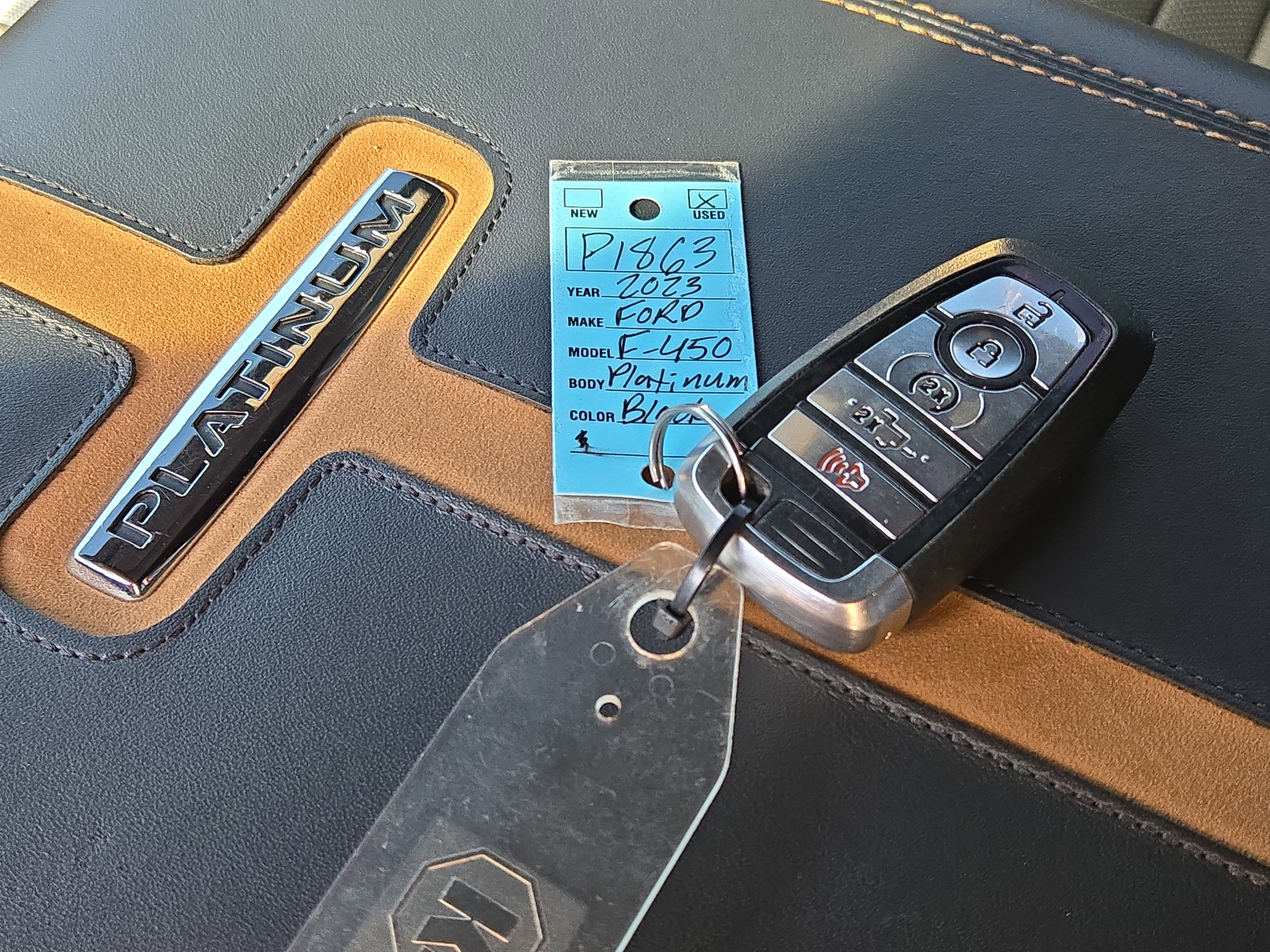 Used 2023 Ford F450 Platinum w/ FX4 Off-Road Package image 39