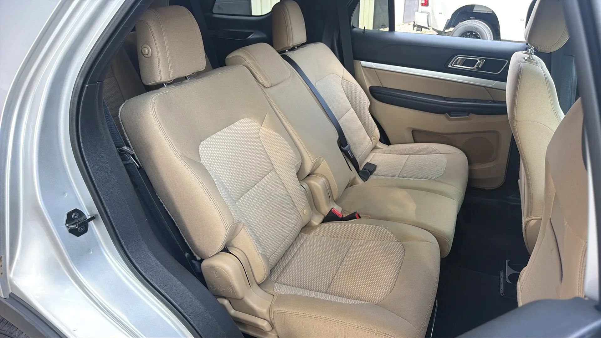 Used 2016 Ford Explorer XLT AWD/4WD image 33