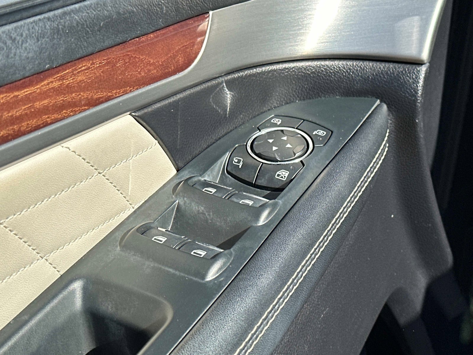 Used 2018 Ford Explorer Platinum image 19