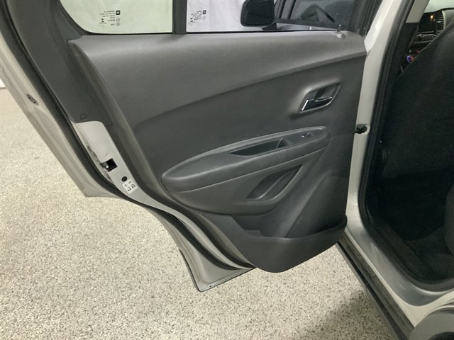 Used 2018 Chevrolet Trax LS w/ LPO, Cargo Package FWD image 16