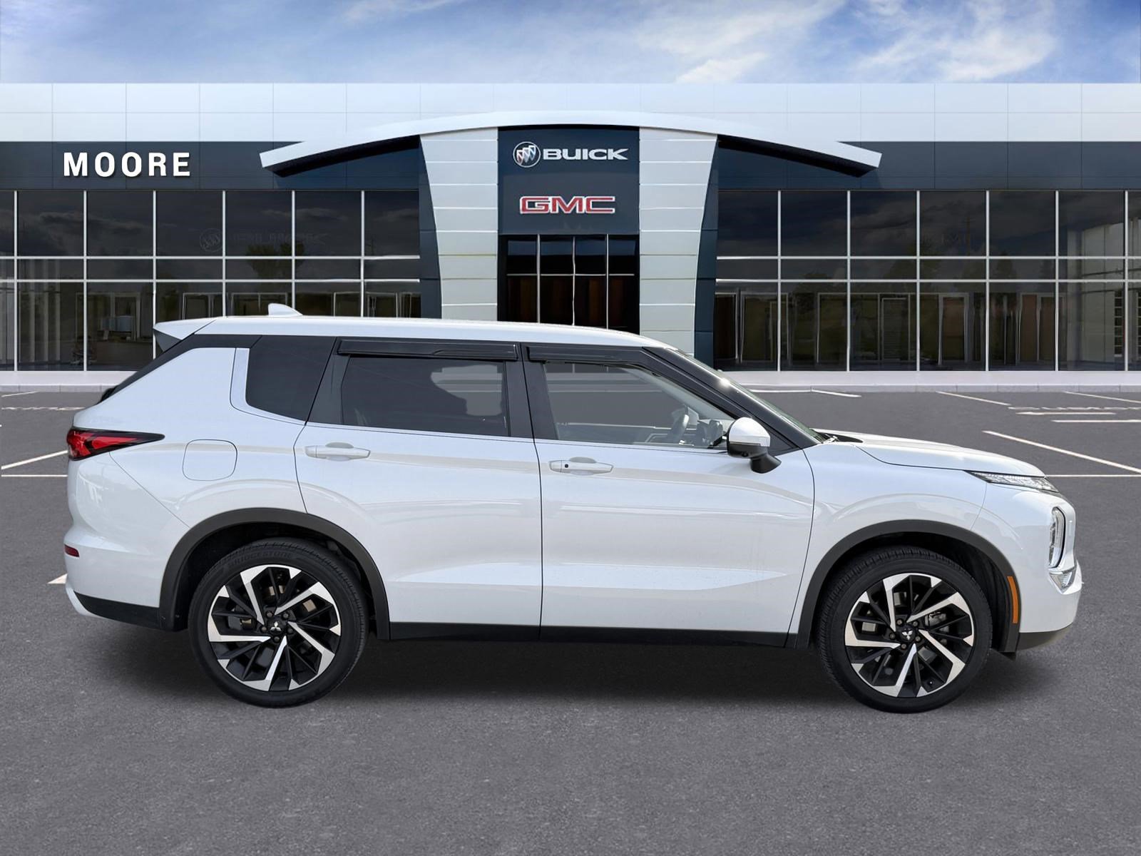 Used 2023 Mitsubishi Outlander SE AWD/4WD image 2